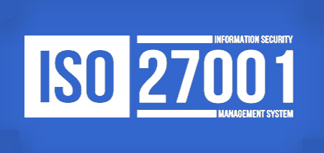 Emblema di certificazione del sistema di gestione della sicurezza delle informazioni ISO 27001 su sfondo blu